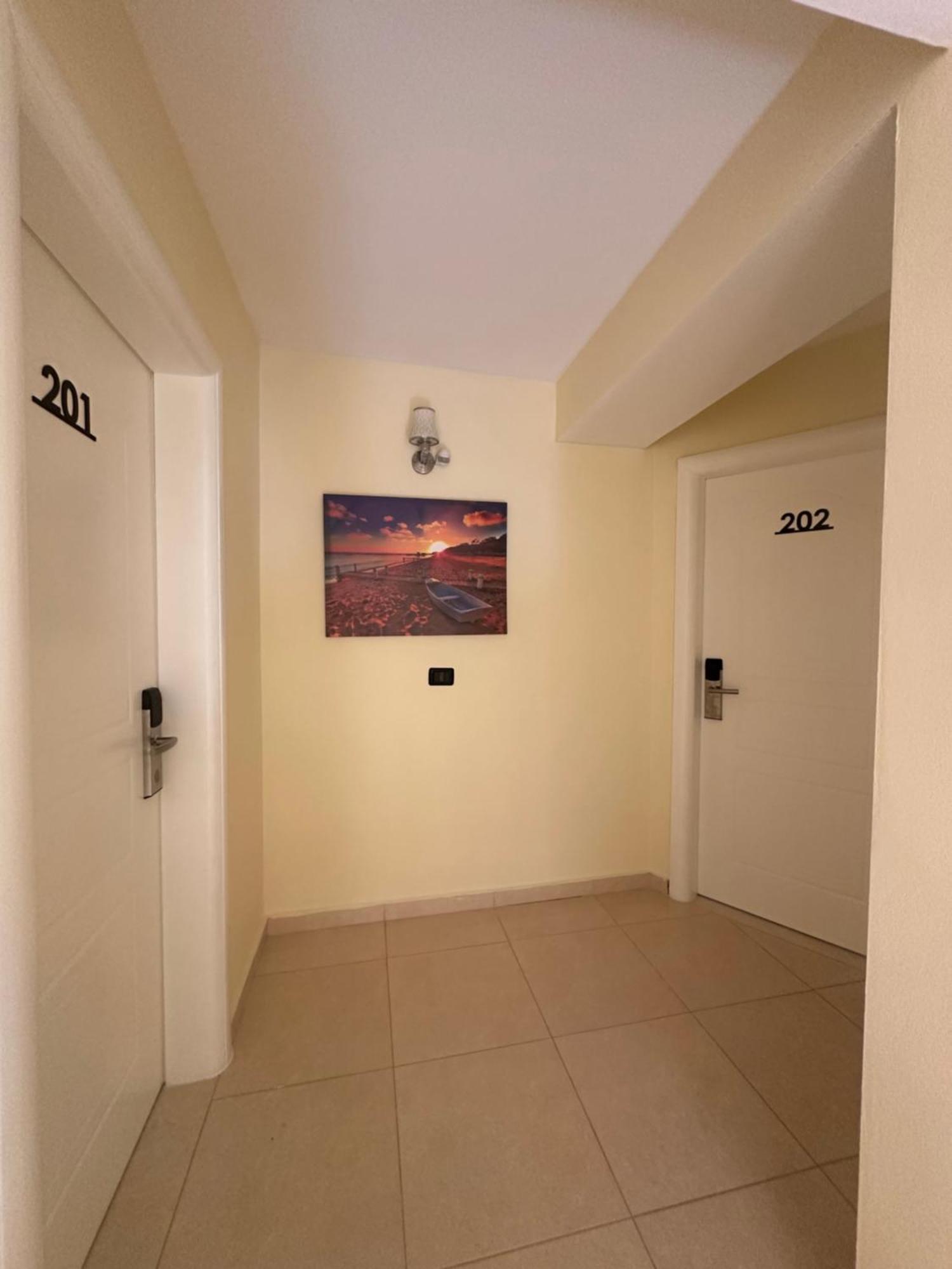 Deor Hotel Shëngjin Kültér fotó